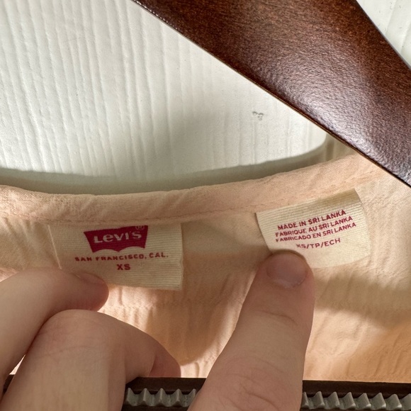 Levi’s Peasant Lace Up Crop Top Puff Long Sleeve Light Peach Romance Size XSmall - Picture 3 of 7